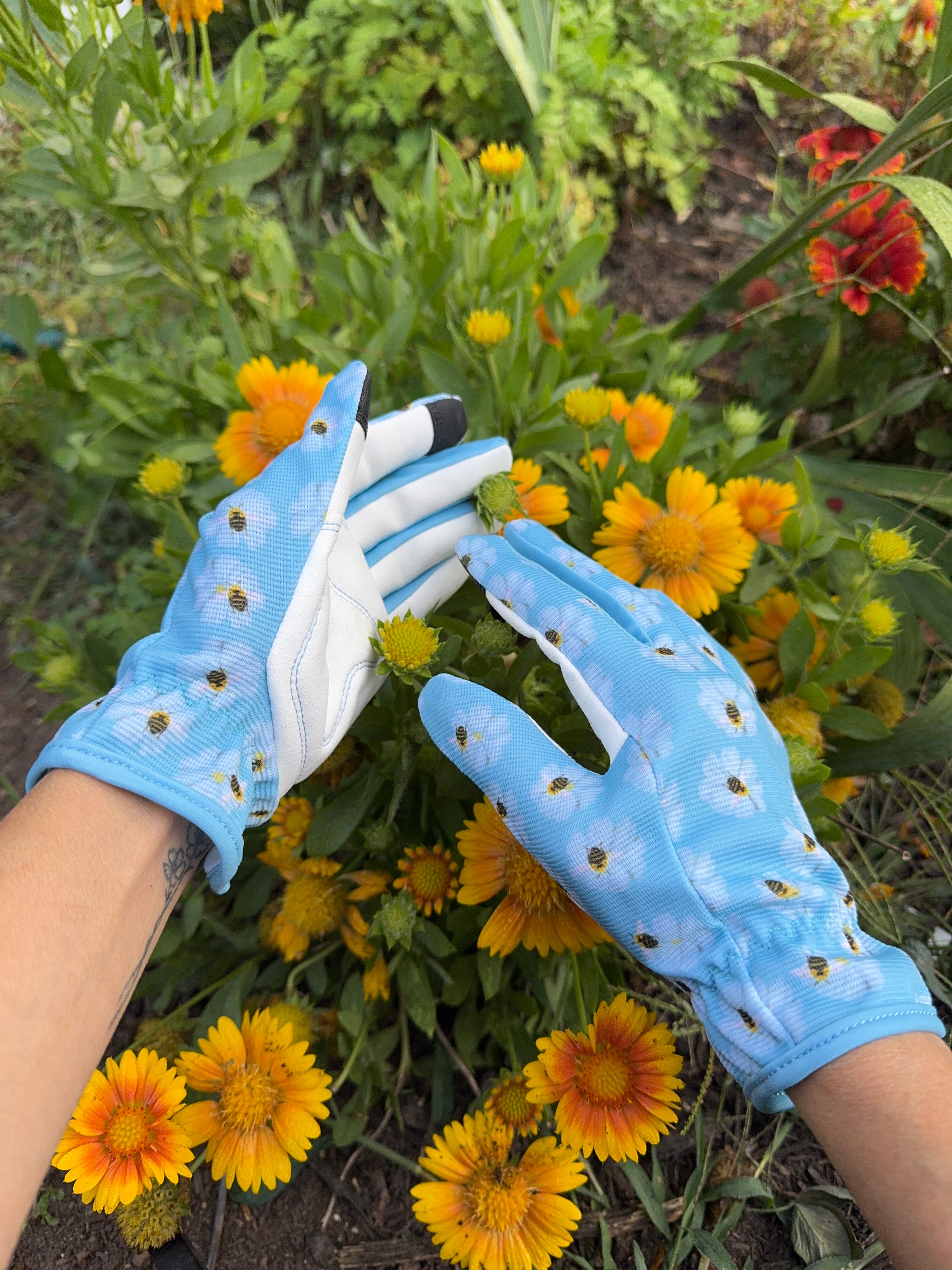 Bee Print Garden Gloves for Women – Medium Synthetic Leather